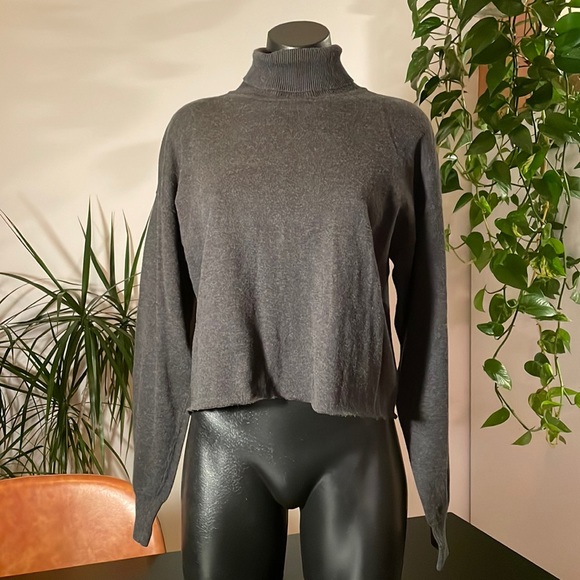 Jeanne Pierre Grey Turtleneck Sweater - L - Picture 1 of 5